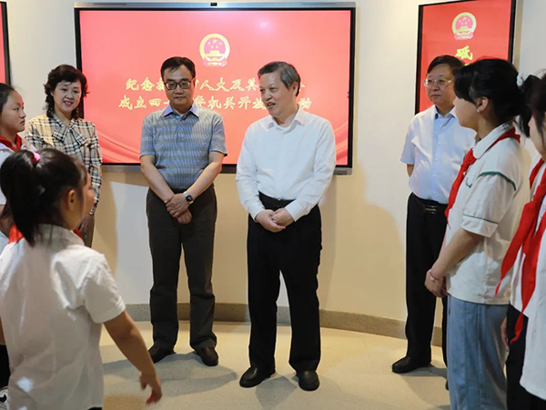 扬州人大：“三堂课”照亮七彩童年