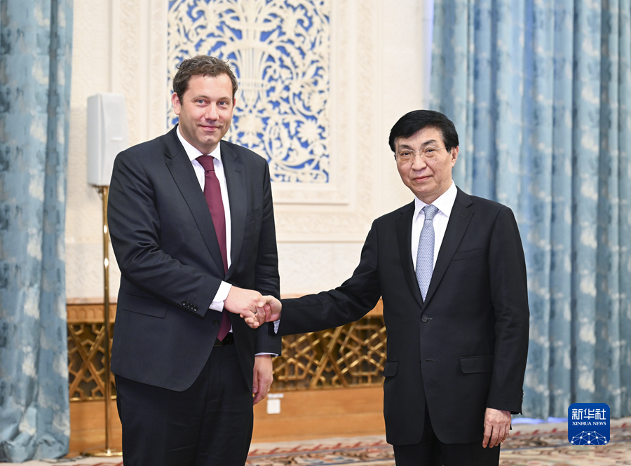 王沪宁会见德国社民党代表团