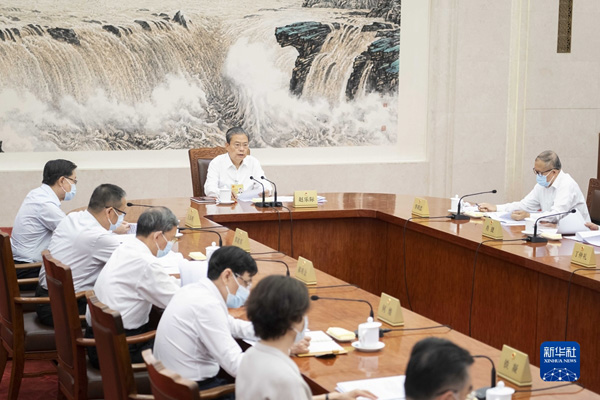 赵乐际主持十四届全国人大常委会第六次委员长会议