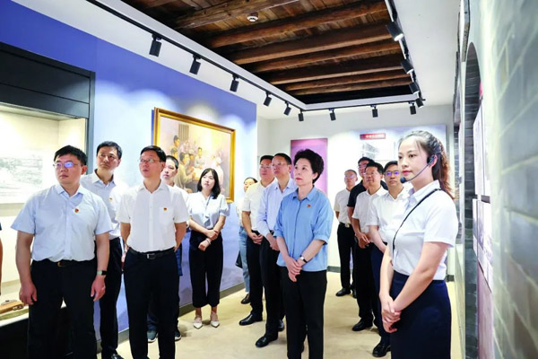 深学细研实干，确保主题教育见行见效