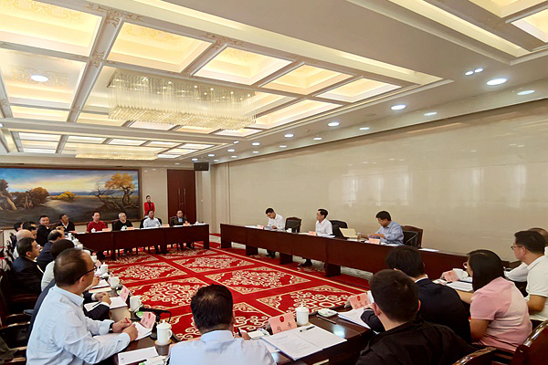  何维在青海调研新材料创新发展和地方组织领导班子建设