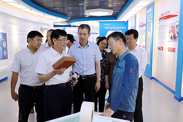  何维率调研组在宁夏调研新材料创新发展