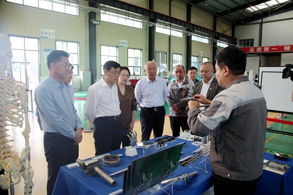 何维在甘肃调研新材料创新发展